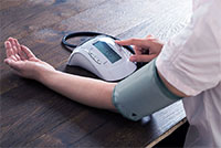Vollautomatische Blutdruckmessgeräte erleichtern die Messung zuhause
