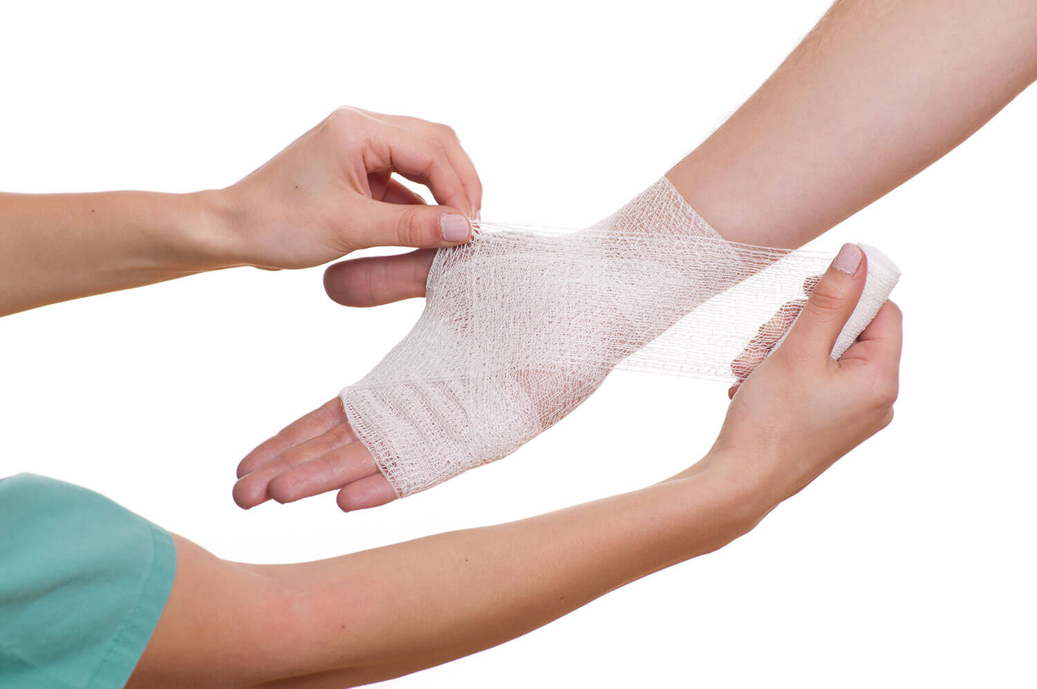 Bild vom Anlegen eines Verbands Anlegen eines Verbandes um die Hand