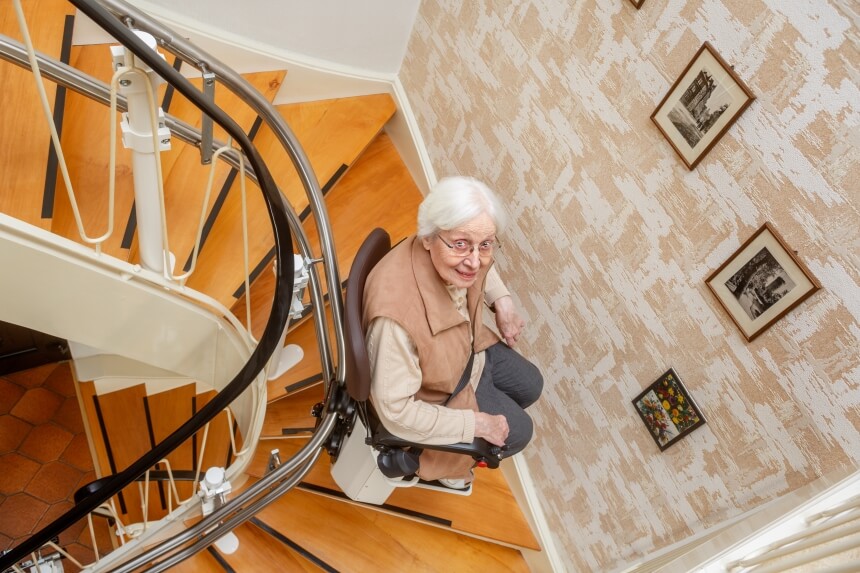 Mit einem Treppenlift sicher Treppen jeder Art benutzen