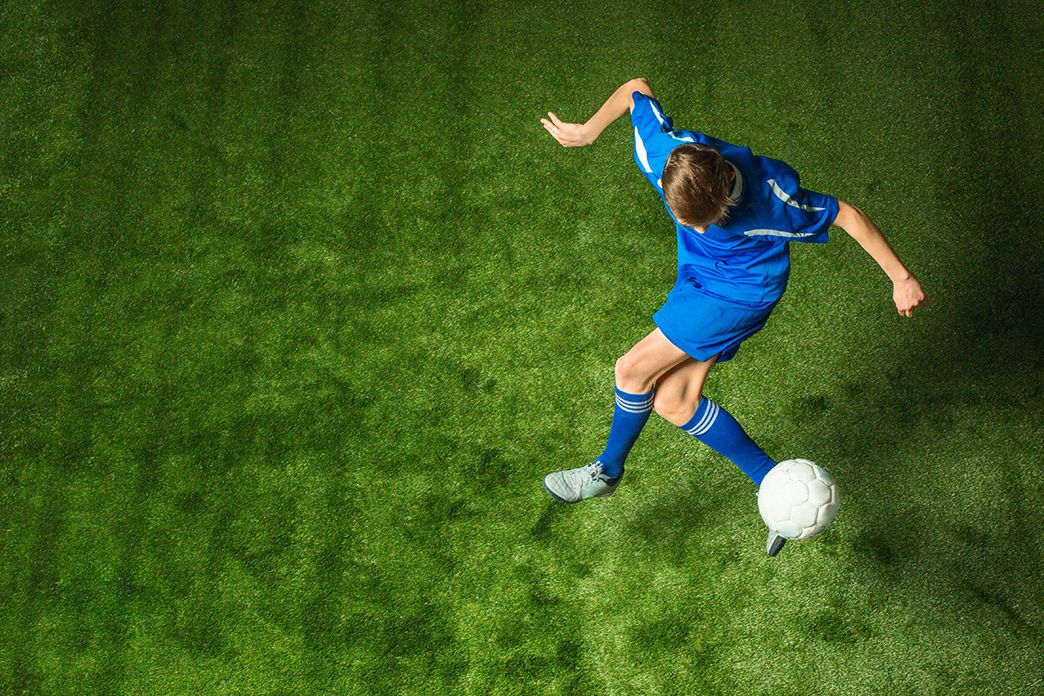 Bestens vorbereitet auf den Fußball-Sommer: Sportler-Equipment zum Verarzten & Auskurieren von Blessuren & Verletzungen